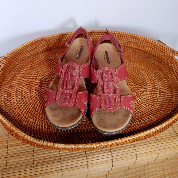 Clarks - Picture 3 of 8